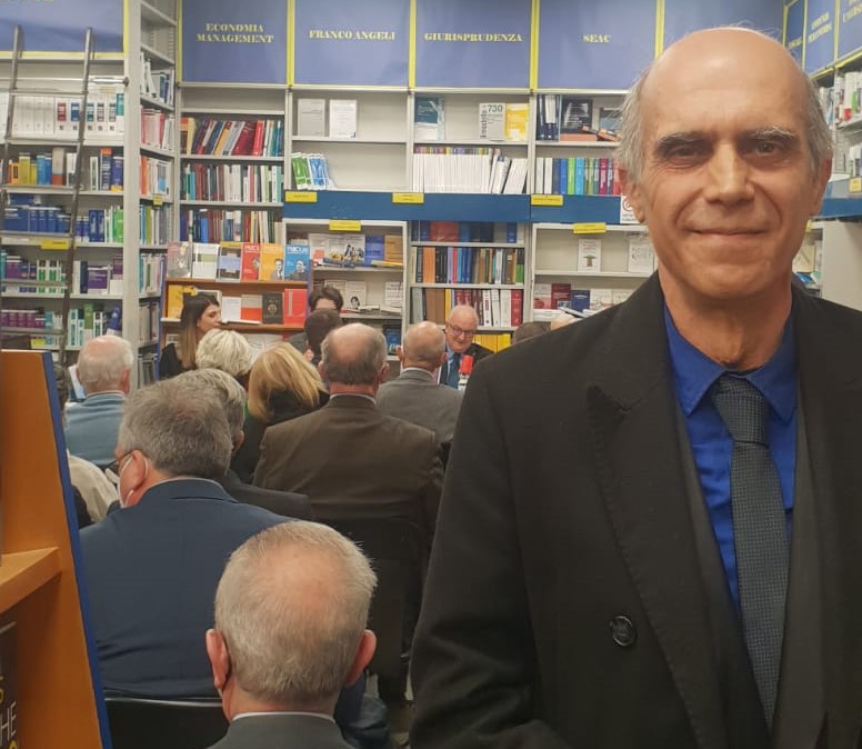 Salerno: presentato libro “La politica italiana dal dopoguerra ad oggi” di Andrea Covotta 