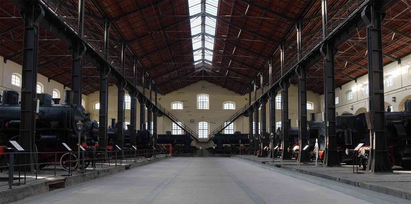 Napoli: a Museo Ferroviario di Pietrarsa 31°congresso Nazionale noleggiatori