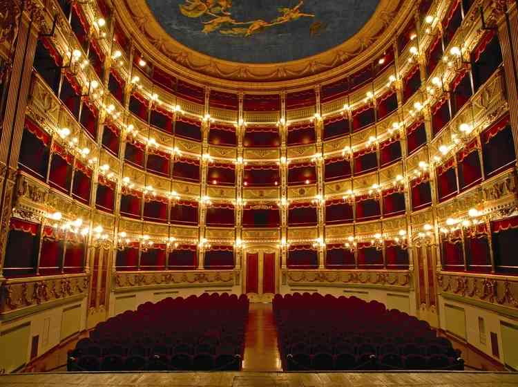 Salerno: Teatro “G. Verdi”, selezione pubblica per ballerini