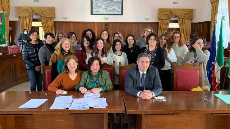 Nocera Inferiore: 12 assistenti sociali neo assunti, Sindaco Torquato ha firmato contratti