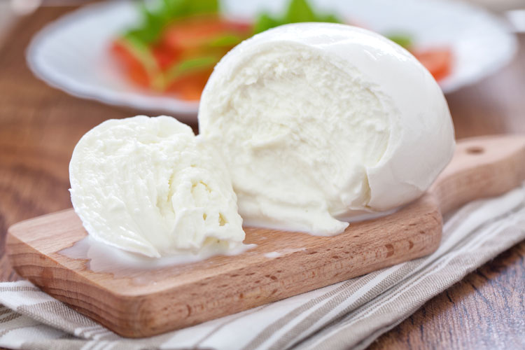 Campania: Petrone Group, prima mozzarella antiossidante (alla curcuma) e prima mozzarella di Cammella al mondo