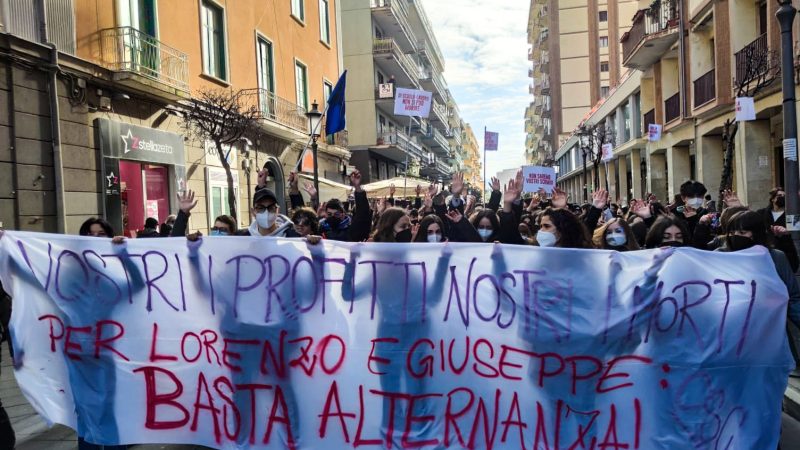 Cava de’ Tirreni: protesta studenti contro Alternanza Scuola- Lavoro non in sicurezza