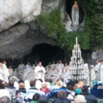 Lourdes: messaggio di Bernadette “Venite a lavarvi alla fontana!”