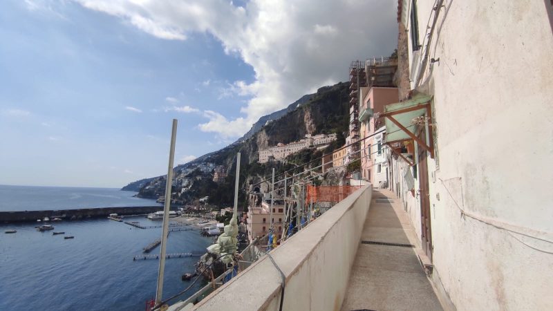 Amalfi: riapre stradina pedonale crollata con costone roccioso su cui poggiava parte di Via Annunziatella