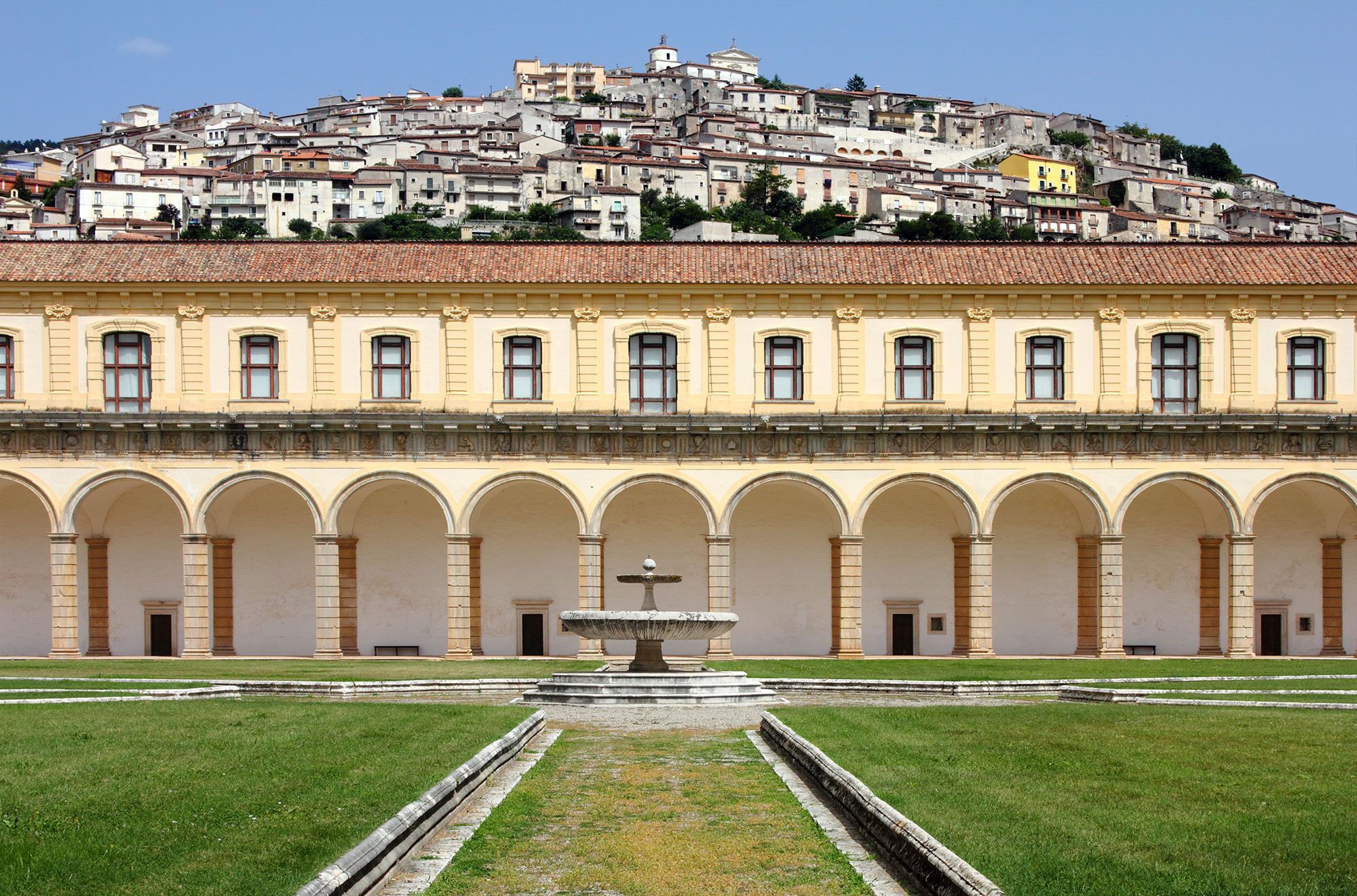 Padula: oltre 20 tour operator internazionali in visita a Certosa di San Lorenzo  