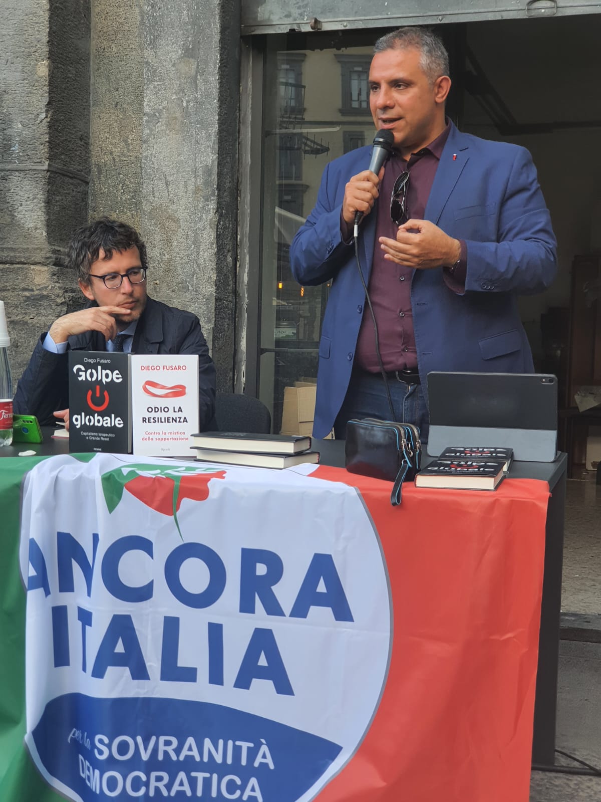 Napoli: vertici di “Ancora Italia” a Piazza Dante