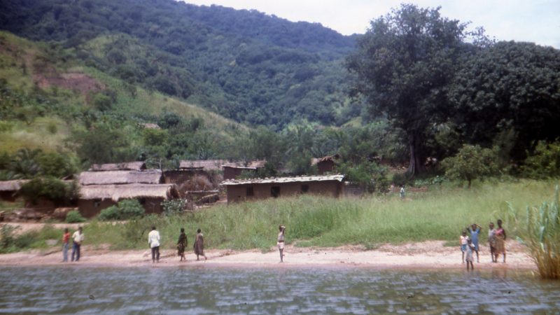 Avventure missionarie: passaggio in mezzo al fiume Sandja (Congo Rdc)