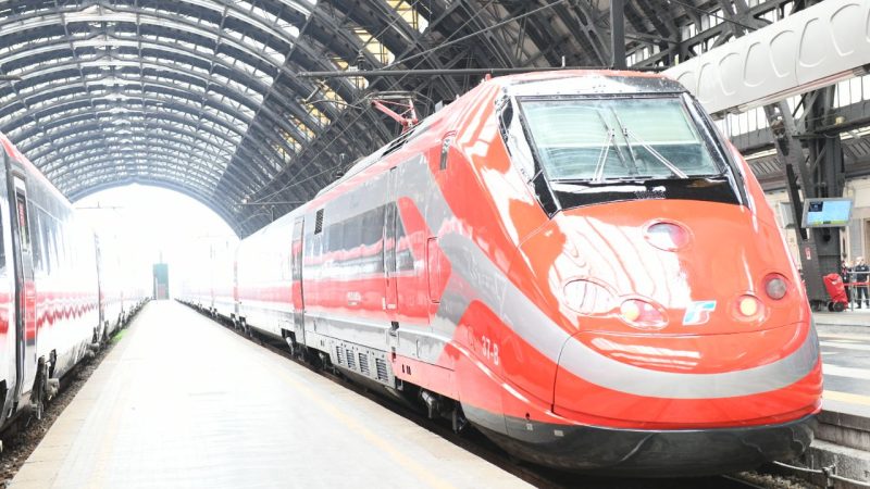 Napoli: RFI, sospesa circolazione Roma – Napoli AV per svio locomotiva, nessun danno a passeggeri