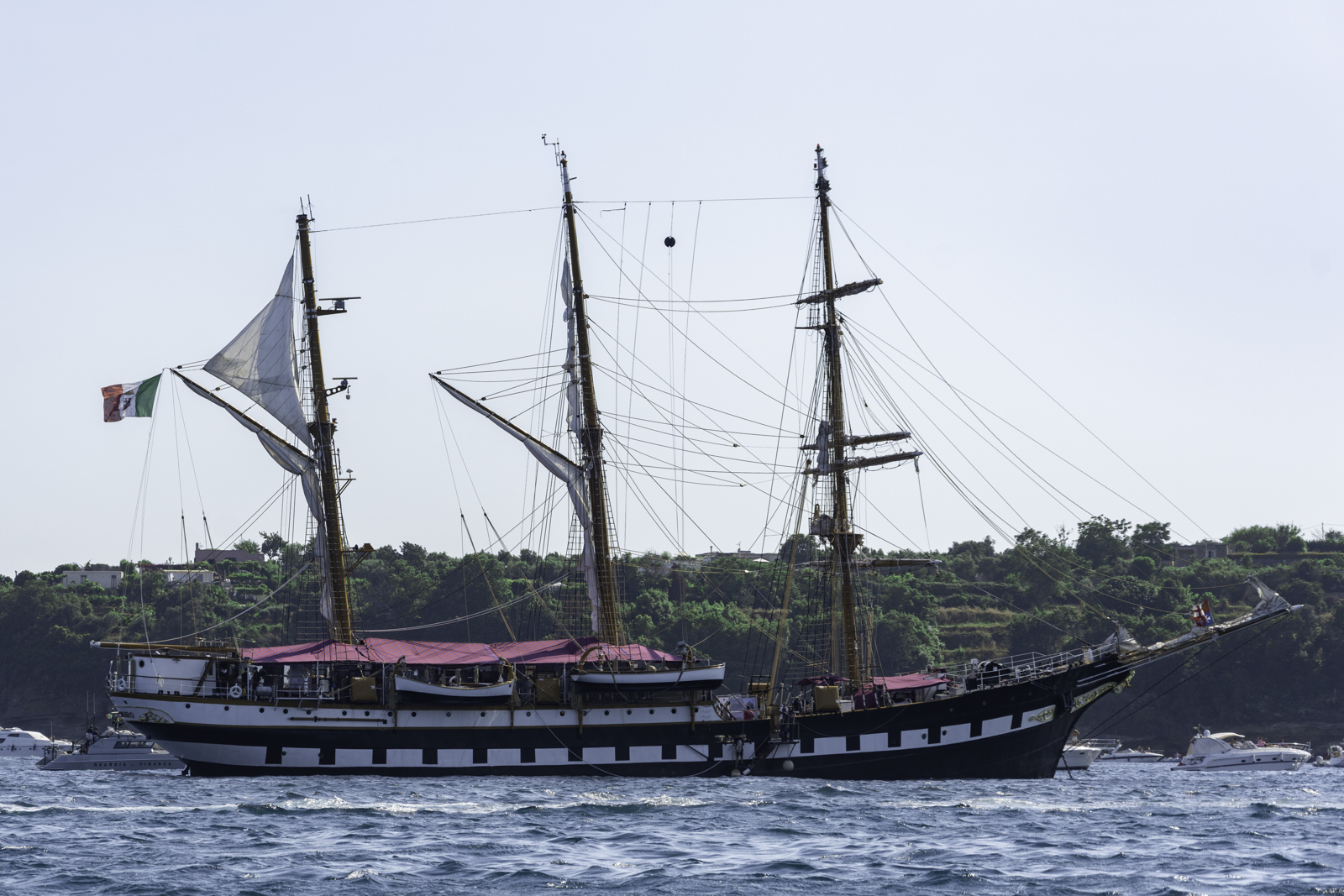 Procida: Marina Militare, successo mostra “Storie di epidemie – tra terra e mare – nelle carte d’archivio”, su Nave Palinuro