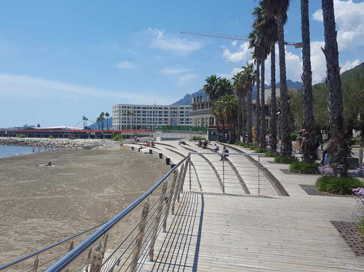 Salerno: spettacolo acquatico, pirotecnico e musicale su spiaggia di Santa Teresa