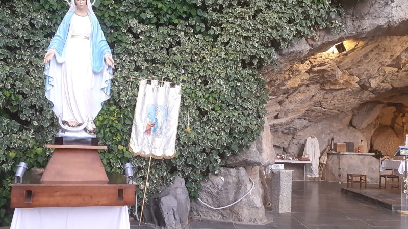 Cava de’ Tirreni: alla Piccola Lourdes, benedetta dal Rettore don Rosario Sessa, nuova statua dell’ Immacolata