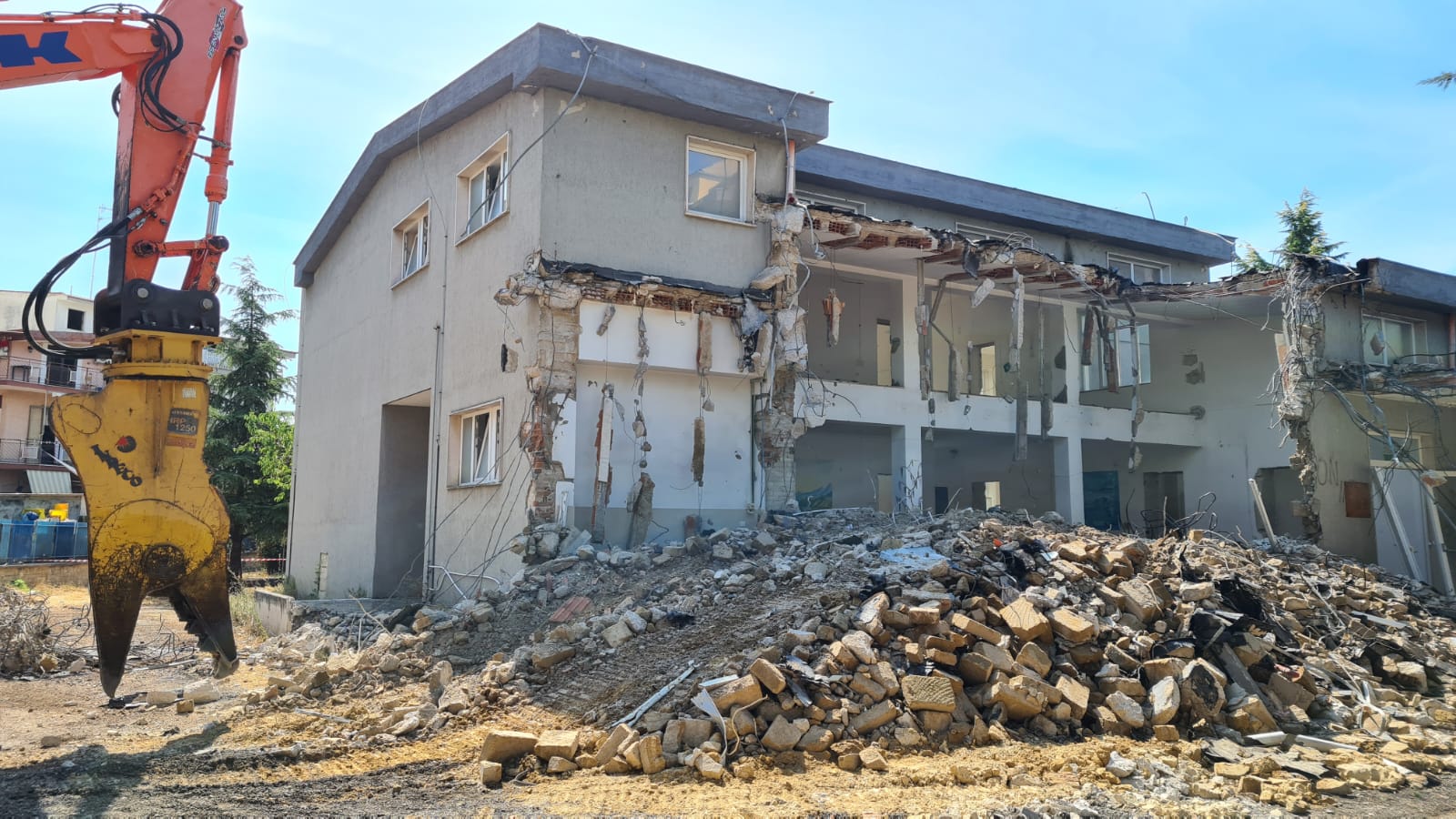 Battipaglia: nuova scuola Fiorentino, abbattimento padiglioni