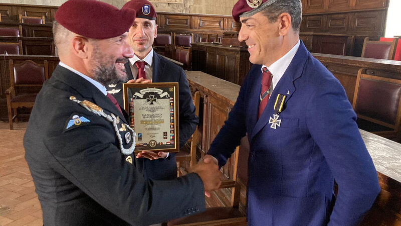 Regione Campania: a consigliere Nonno Croce d’Onore dell’European Paratroopers Association per sostegno a progetto umanitario “EPAID UKRAINE 2022”