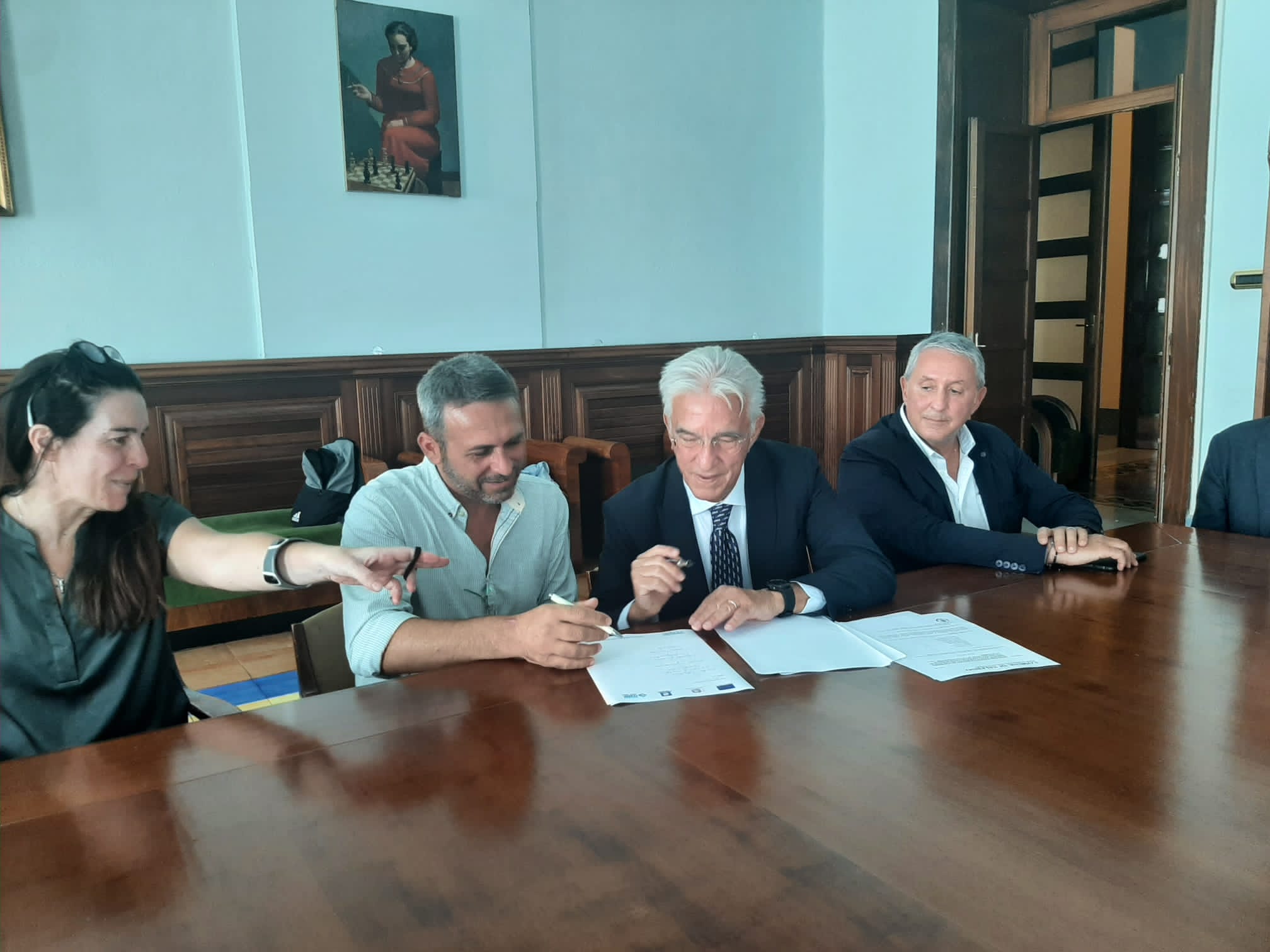 Salerno: firmato accordo di collaborazione “Una rete da pesca per filiera rifiuti marini”