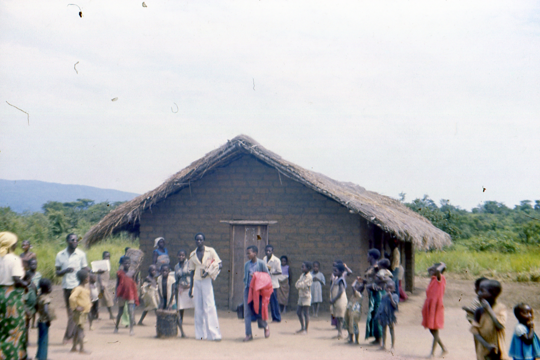 Personaggi africani: cantore-suonatore di tamburo e di balafon –direttore corale