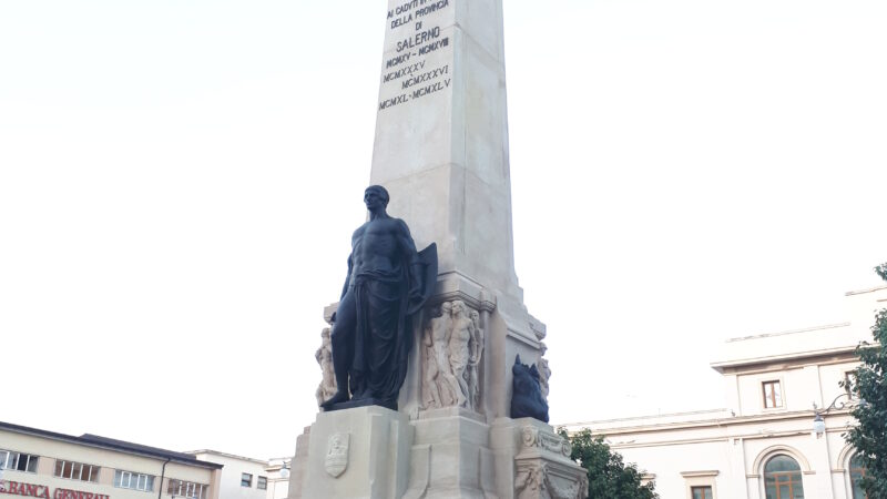 Salerno: Unità Nazionale, monumento ai Caduti    