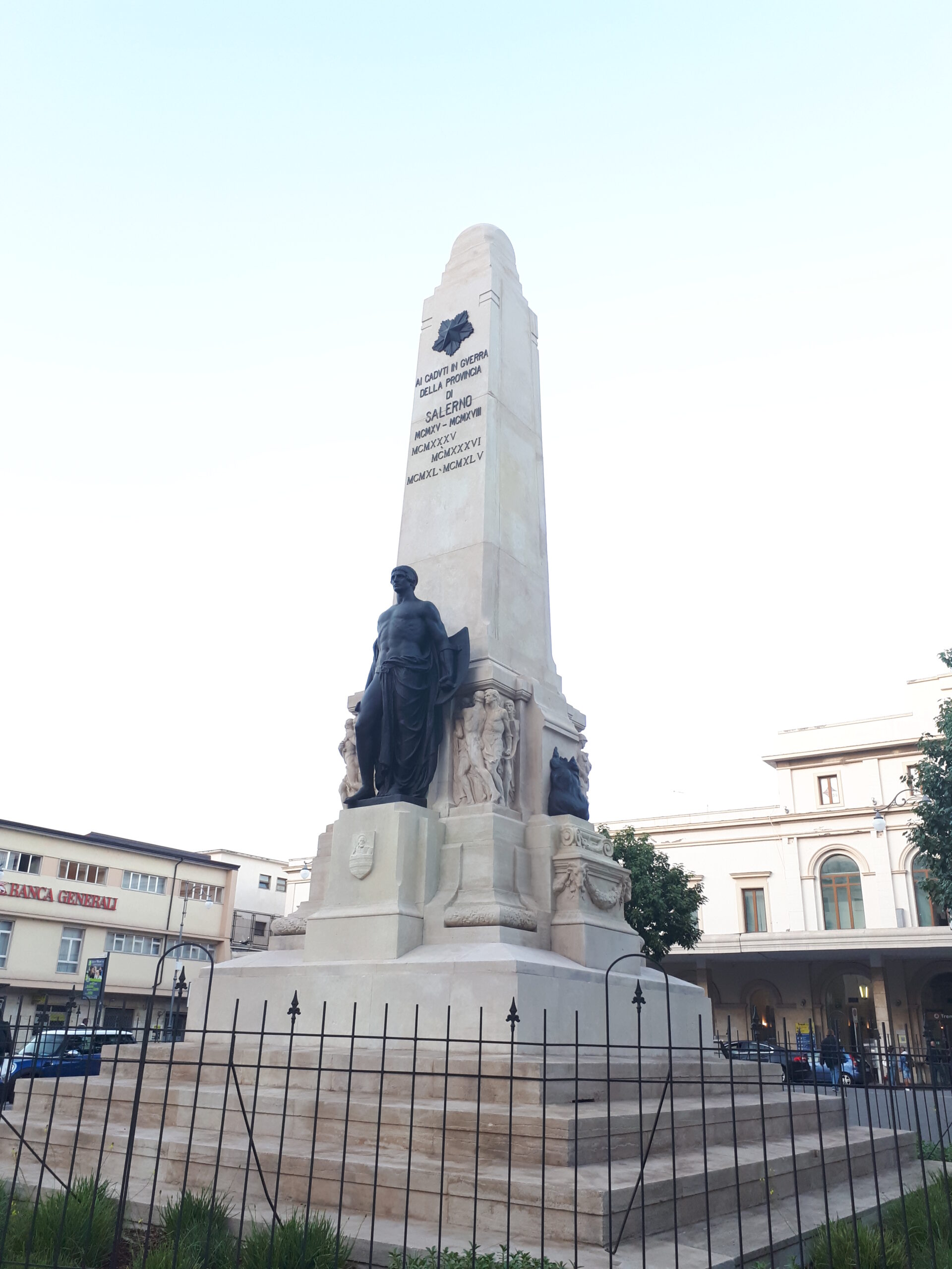 Salerno: Unità Nazionale, monumento ai Caduti    