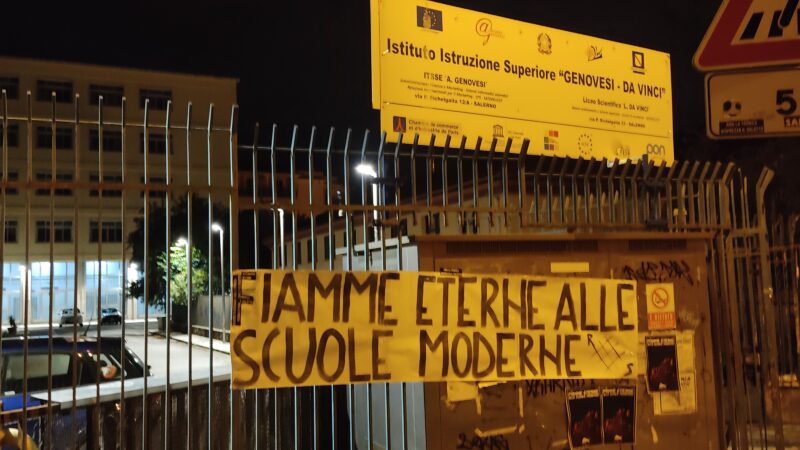 Salerno: Rete Studentesca “Fiamme eterne alle scuole moderne”