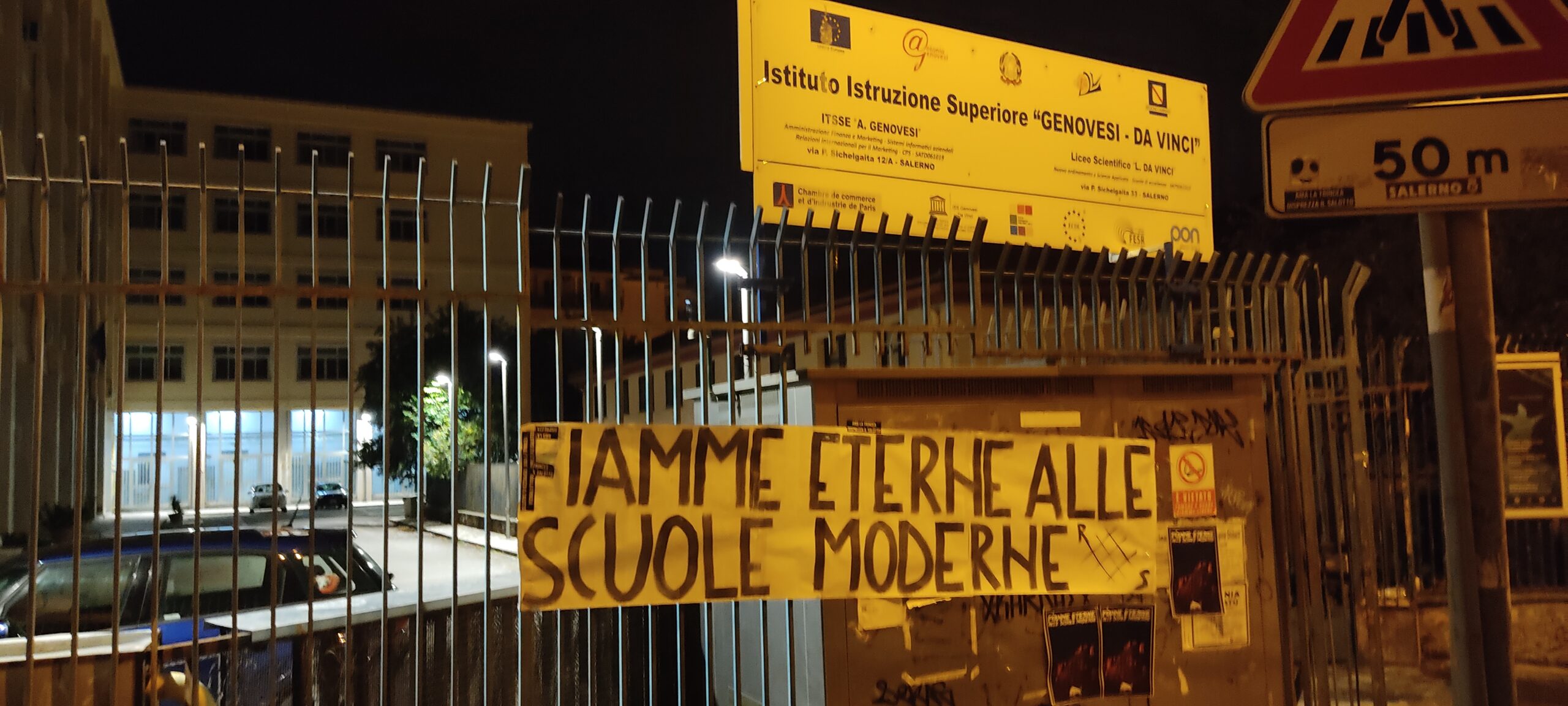Salerno: Rete Studentesca “Fiamme eterne alle scuole moderne”