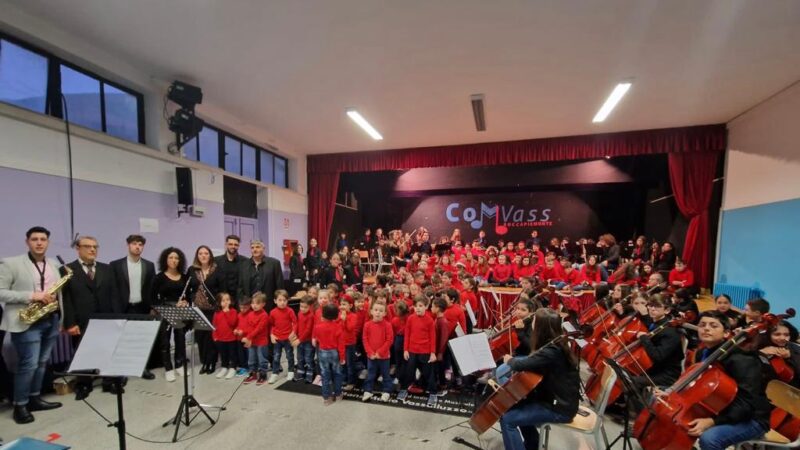 Roccapiemonte: al CoMVass “Mons. Mario Vassalluzzo” grande musica con 140 elementi, orchestra verticale con Liceo Galizia