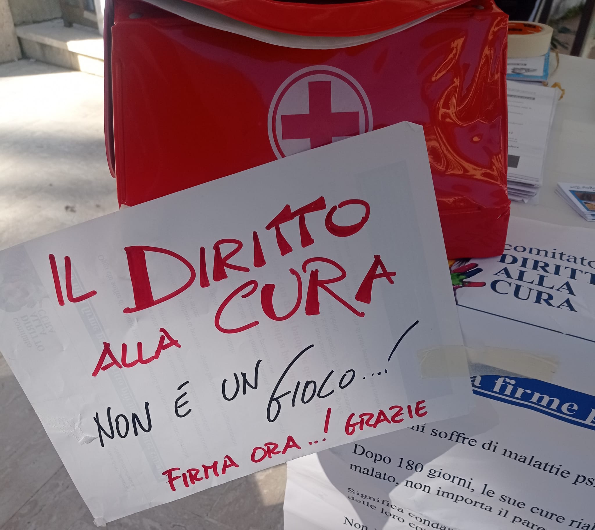 Campania: Comitato Diritto alla Cura “10.000 volte grazie per esemplare catena umana di Firme”