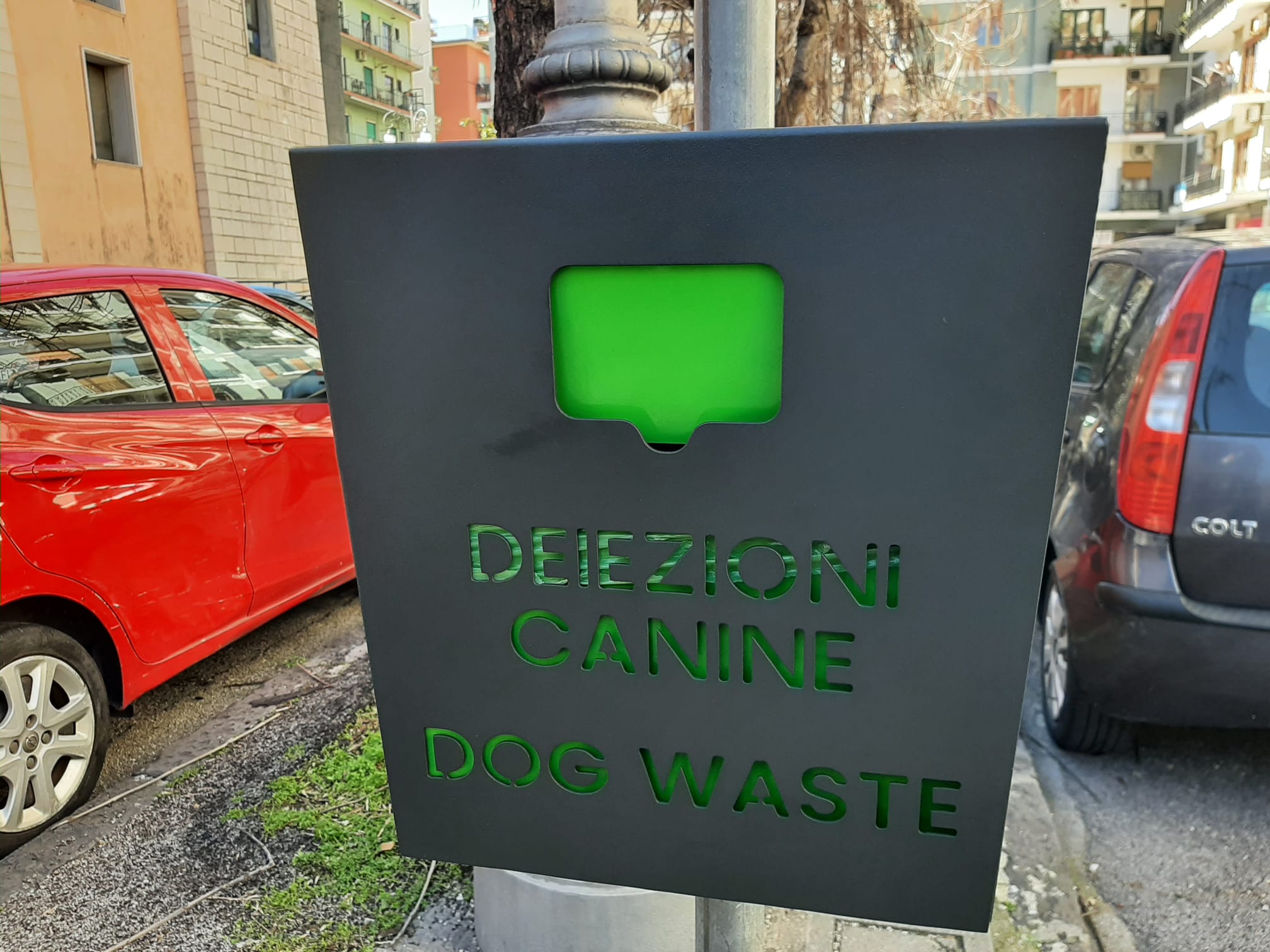 Salerno: installati primi cestini per raccolta deiezioni canine  
