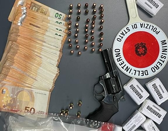 Salerno: arresto in flagranza per possesso revolver e stupefacenti