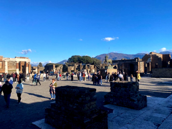Pompei: Parco Archeologico, afflussi record “Migliorare collegamenti con Napoli e Sorrento”