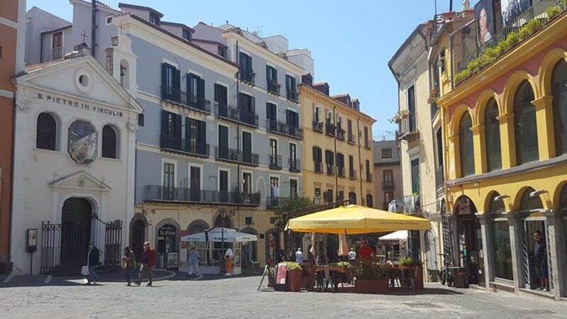 Salerno: Piazza Portanova, via ostacoli a manifestazioni, lettera aperta ad Amministrazione comunale