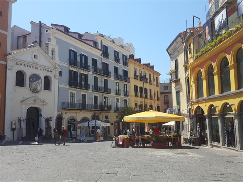Salerno: Piazza Portanova, via ostacoli a manifestazioni, lettera aperta ad Amministrazione comunale