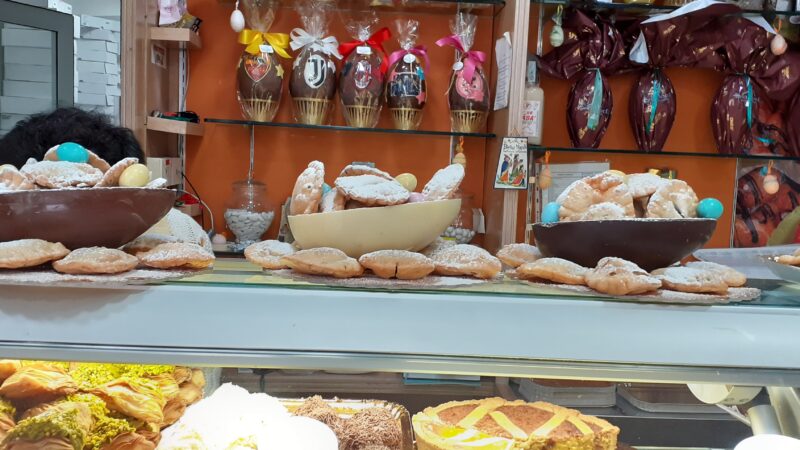 Salerno: Pasqua…tifosa con uova granata da Babà Napoli
