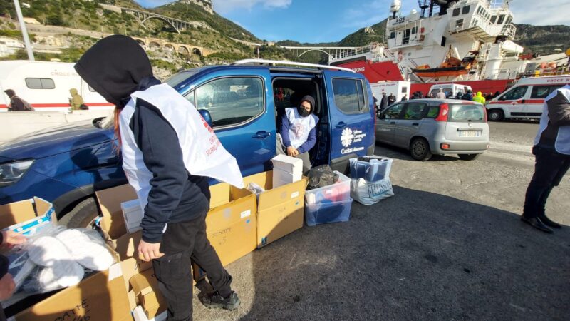 Salerno: sbarco migranti al Porto, Caritas ancora in prima linea