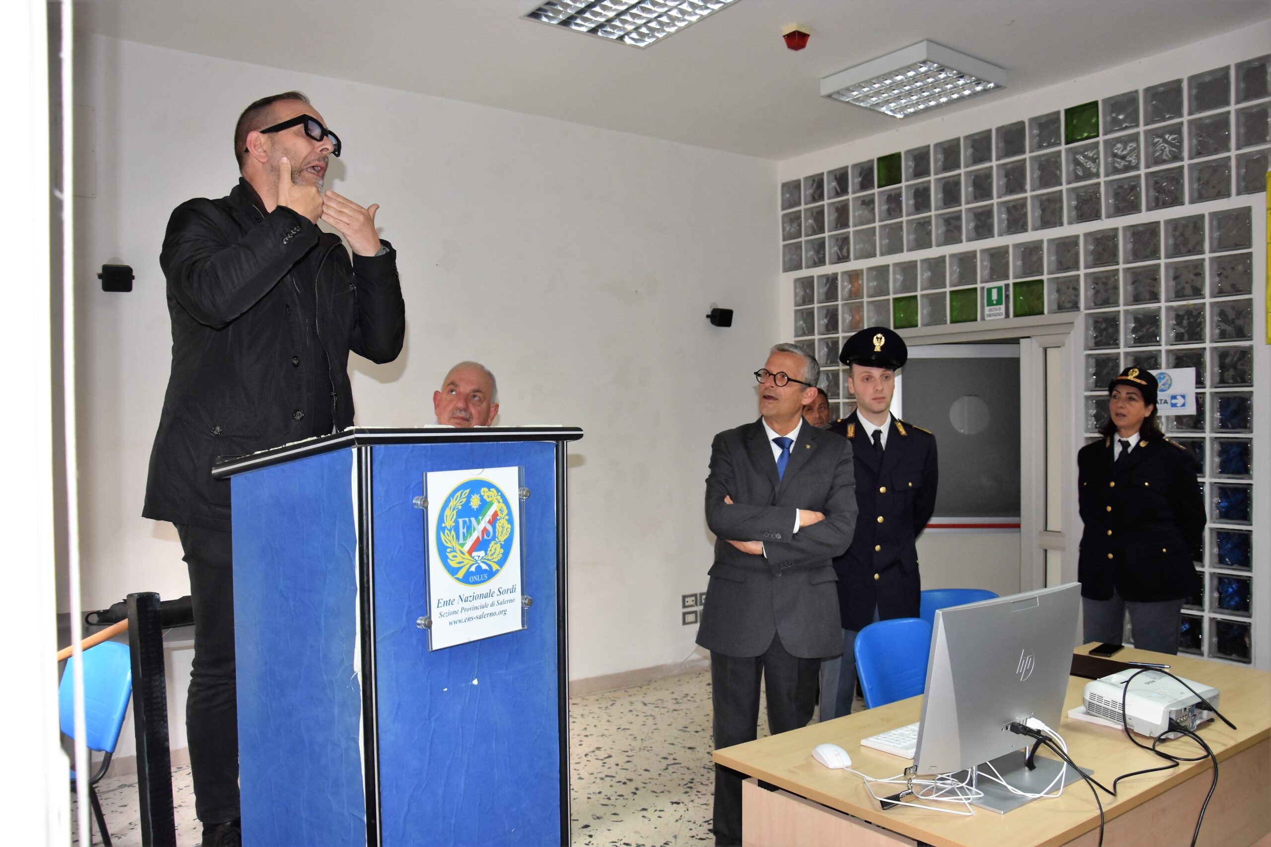 Salerno: Polizia di Stato, applicazione YouPol ad Ente Nazionale Sordi  