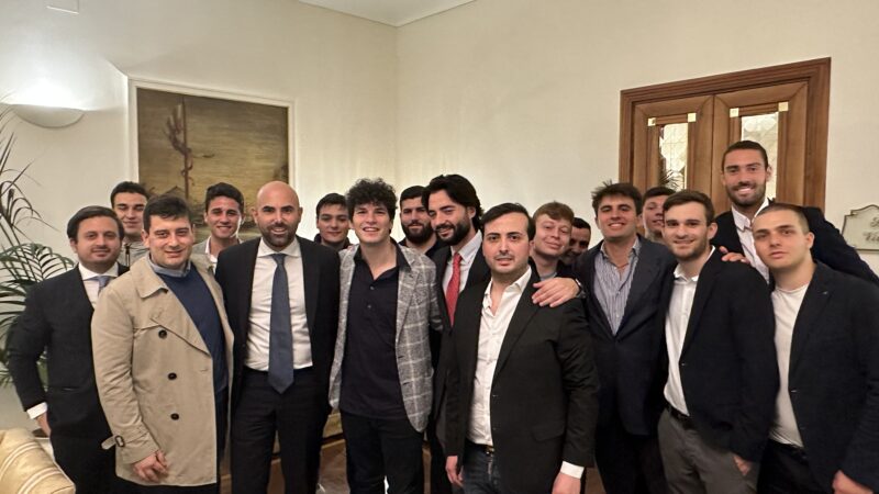 Campania: FIG, grande entusiasmo all’arrivo di Tajani al Grand Hotel Vesuvio 