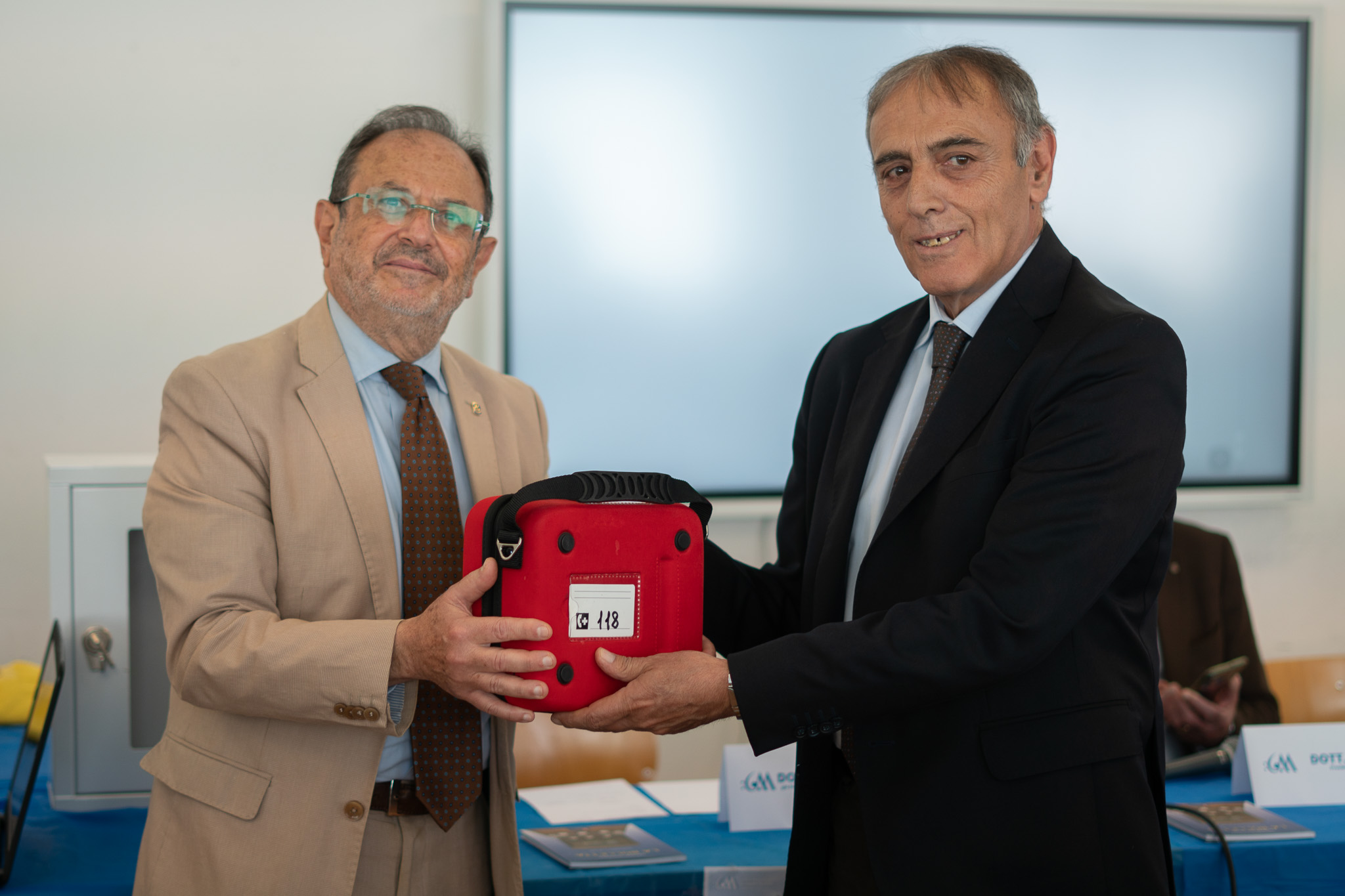 Salerno: Rotary Club Picentia, consegnato defibrillatore  a Conservatorio “Martuccci”