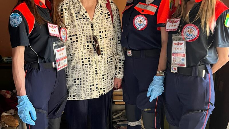 Salerno: Humanitas, volontari a lavoro per ripulire appartamento di Maria Luisa, accumulatrice seriale