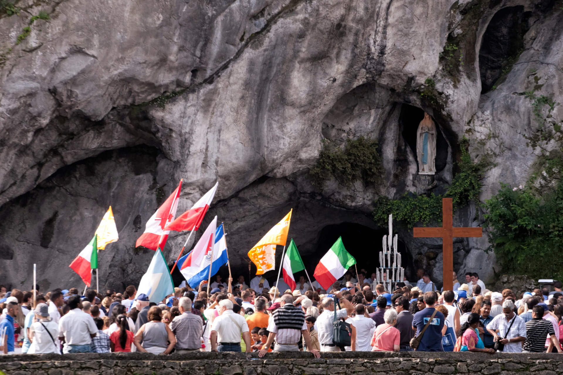 Lourdes: 25.000 giovani in cammino verso la GMG