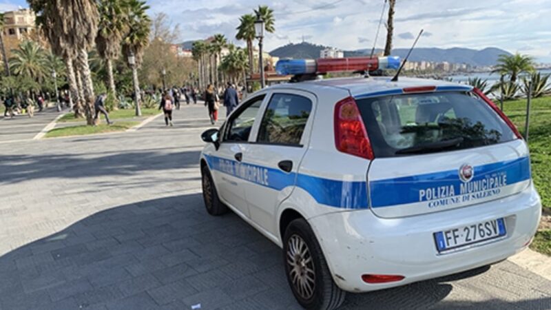 Salerno: Sindaco Napoli “Plauso a Polizia Municipale per recupero borsa e soldi di turista”