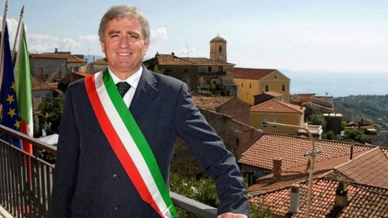 Pollica: Fondazione Vassallo sfrattata da Castello, commemorazioni inutili per morte di Angelo»