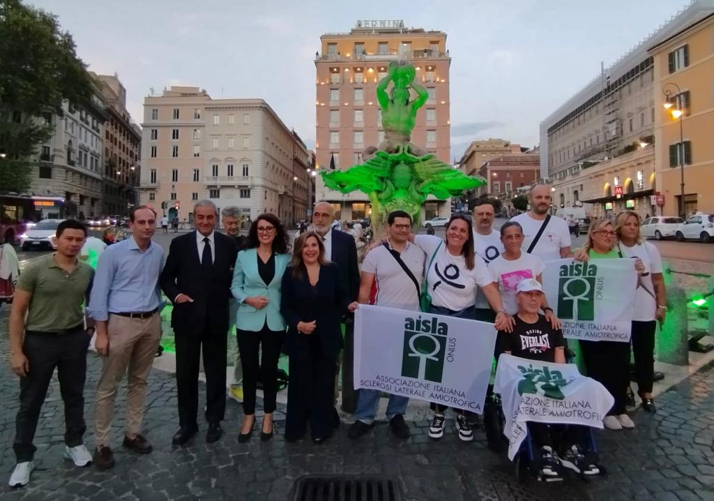 Roma: Aisla, accensione Fontana del Tritone con vice Ministro Bellucci