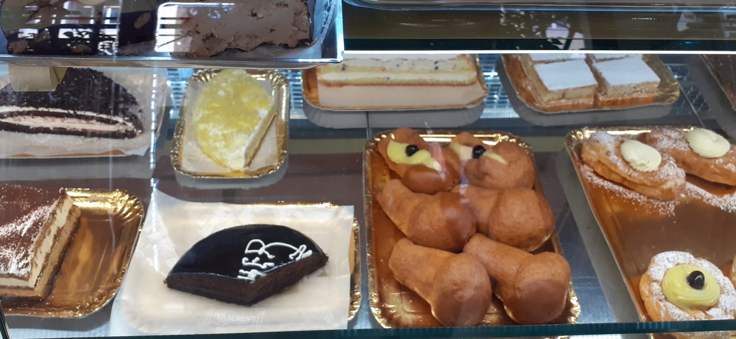 Salerno: Pasticceria De Luca, delizie a limone e mandorlati tipici della tradizione