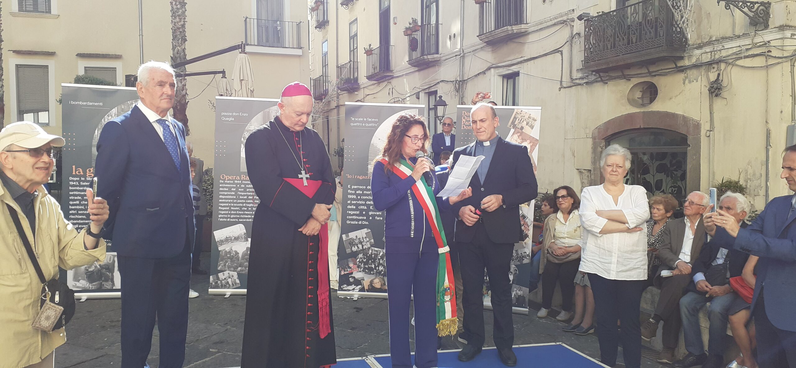 Salerno: bagno di folla per inaugurazione Piazza a don  Enzo Quaglia