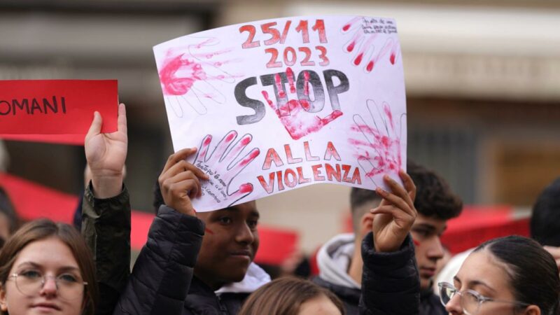 Amalfi: “Non Una di Meno”, flashmob per Giornata Internazionale contro violenza a donne