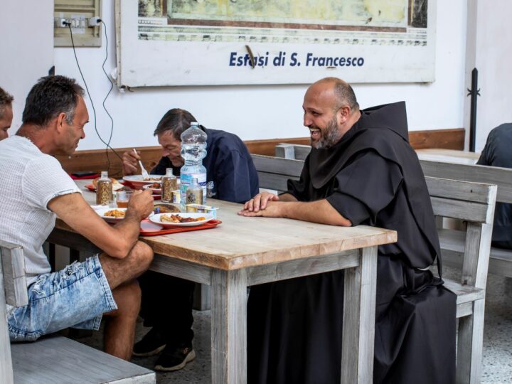 Cava de’ Tirreni: Mense francescane, nel 2023 distribuiti oltre 10.000 pasti, campagna solidale Operazione Pane di Antoniano
