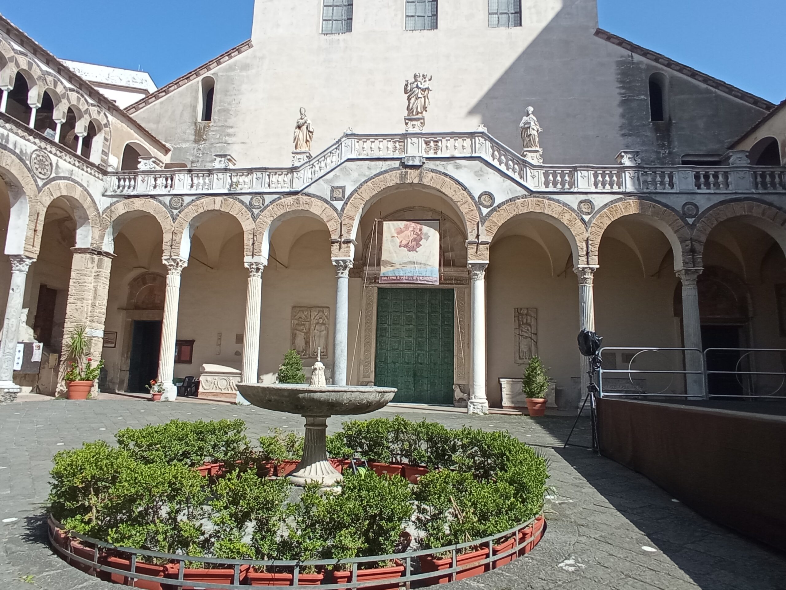 Salerno: la fontana “il provolone”       