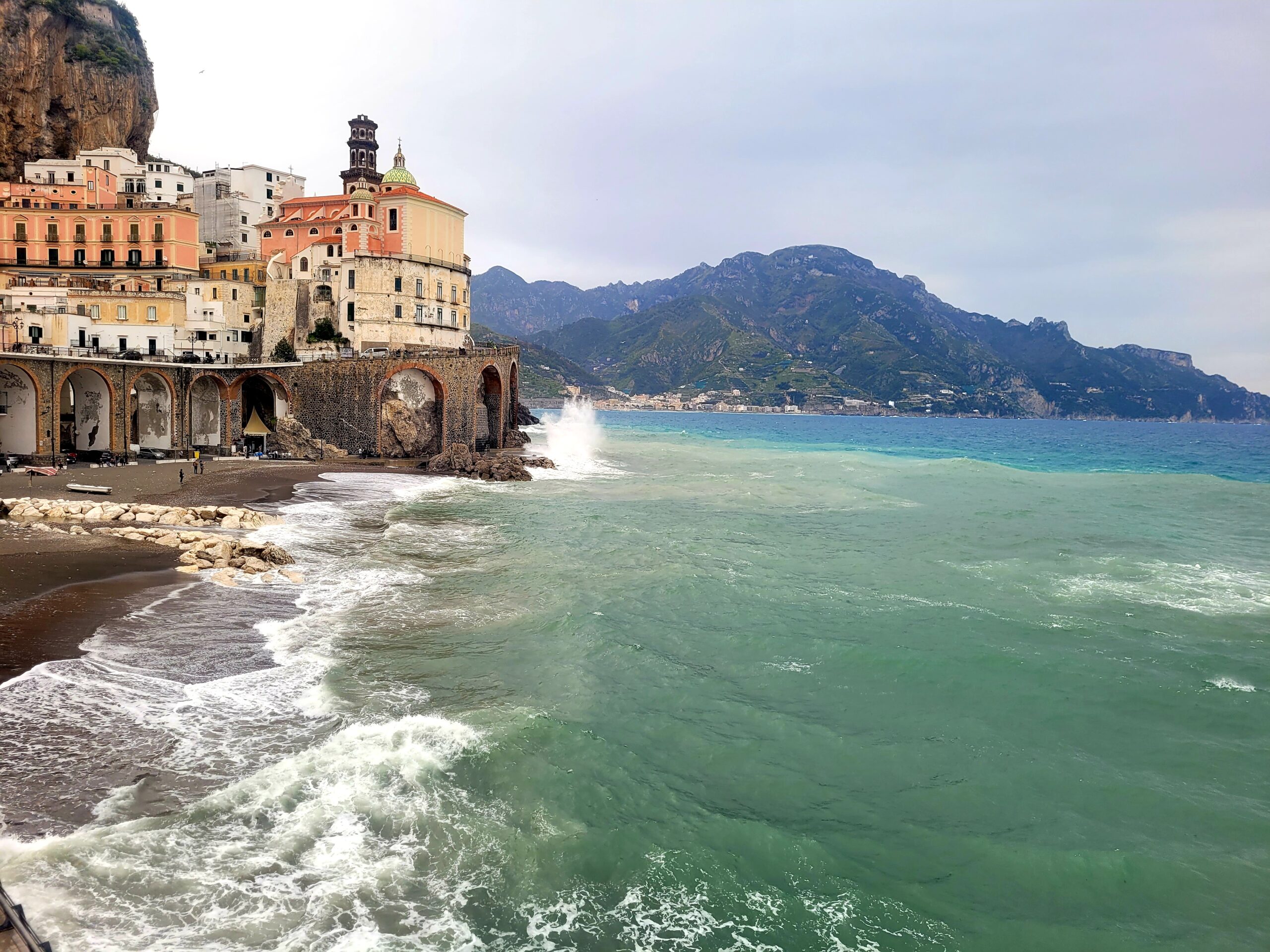 Atrani: fototrappole e drone contro sacchetto selvaggio