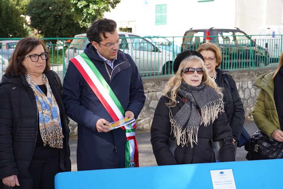 Vietri sul Mare: Sindrome di Sjögren, inaugurata panchina azzurra