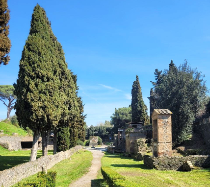 Pompei: Parco Archeologico, Porta Nocera, necropoli e calchi vittime eruzione