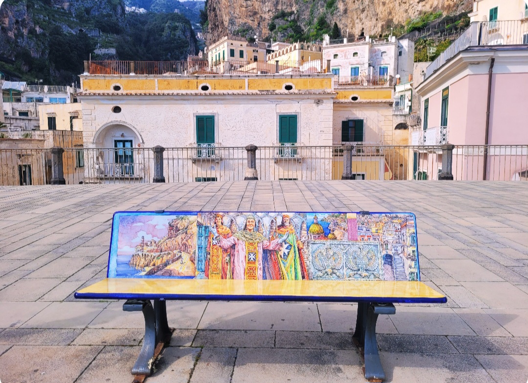 Atrani: Museo Open Air, 3 panchine d’artista