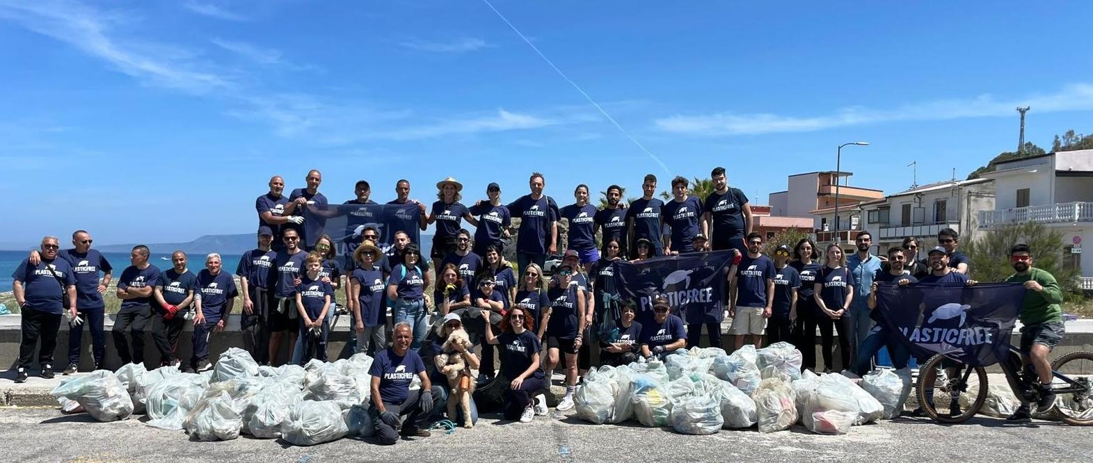 Campania: detenuti “Seconda chance” e volontari “Plastic Free” a ripulire spiagge